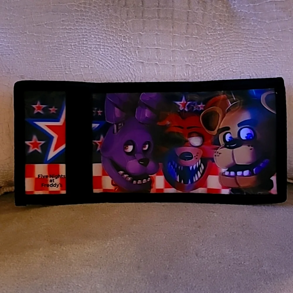 ** Mint Condition 2018 Holographic Five Nights at Freddy's Wallet